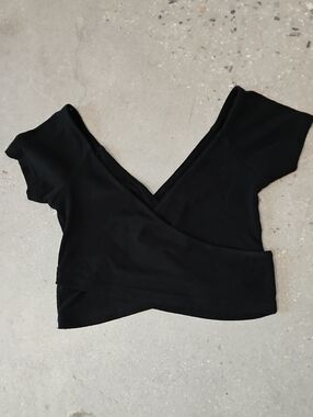 Illa Illa Women's Black Wrap Crop Top Size Small
